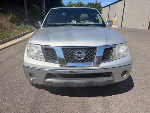 Used 2013 Nissan Frontier SL w/ Moonroof Pkg AWD/4WD image 2