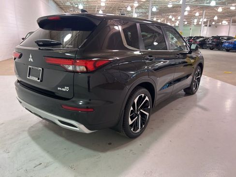 New 2025 Mitsubishi Outlander SE image 7
