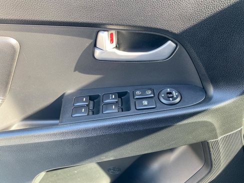 Used 2012 Kia Sportage LX AWD/4WD image 16