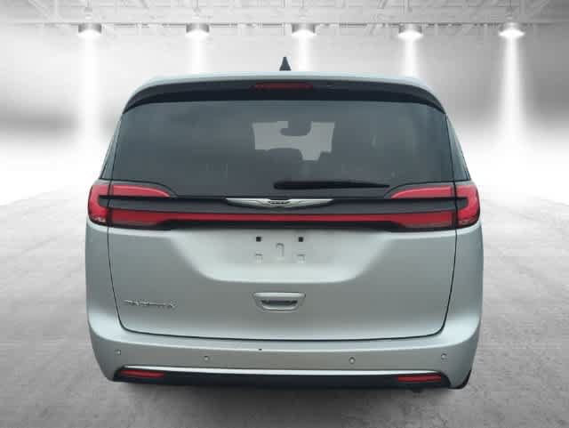 Certified 2024 Chrysler Pacifica Touring-L FWD image 7