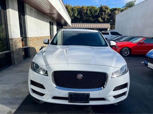 Used 2020 Jaguar F-PACE Premium image 4