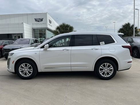 New 2025 Cadillac XT6 Luxury image 2