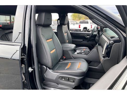 Used 2024 GMC Sierra 2500 AT4 w/ Technology Package AWD/4WD image 8