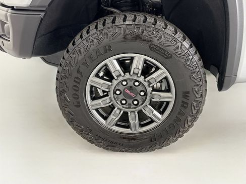 Used 2025 GMC Sierra 1500 AT4X AWD/4WD image 29