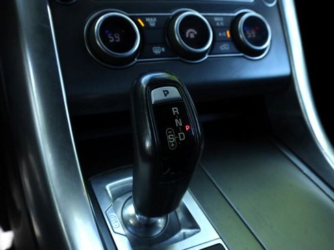 Used 2017 Land Rover Range Rover Sport SE image 9