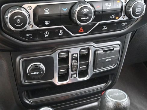 Used 2023 Jeep Gladiator Sport AWD/4WD image 22