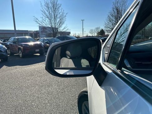 Used 2025 Toyota Sienna XLE image 13