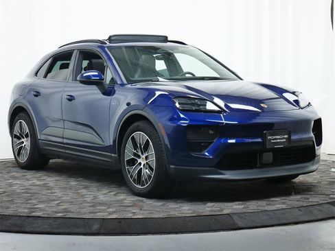 Used 2025 Porsche Macan 4 Electric image 9