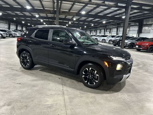 Used 2021 Chevrolet TrailBlazer LT w/ Convenience Package image 2