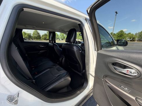 Used 2019 Jeep Cherokee Limited AWD/4WD image 14