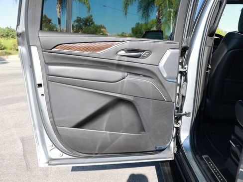 Used 2023 Cadillac Escalade ESV Sport Platinum w/ Heavy-Duty Trailer Package AWD/4WD image 43
