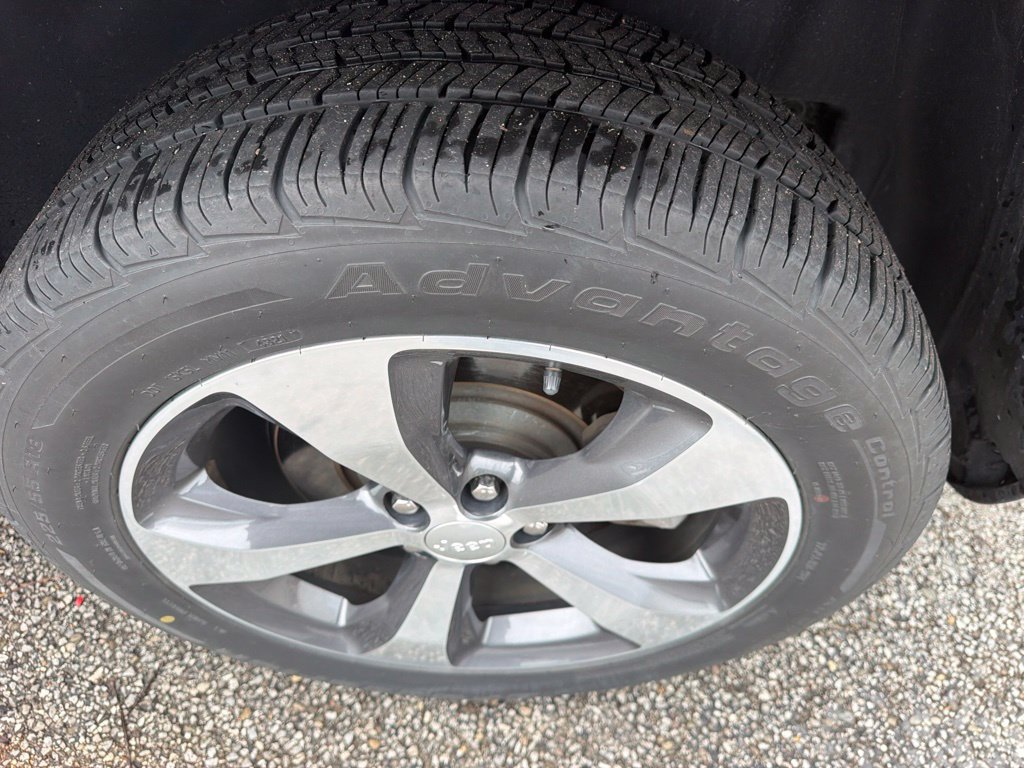 Used 2019 Jeep Cherokee Limited FWD image 5