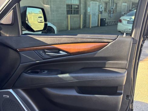 Used 2019 Cadillac Escalade Luxury w/ Escalade Sport Edition image 10
