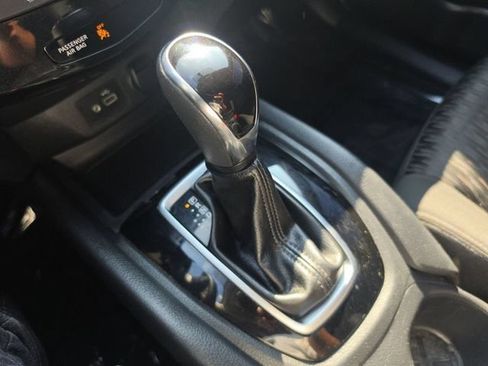 Used 2018 Nissan Rogue S FWD image 32