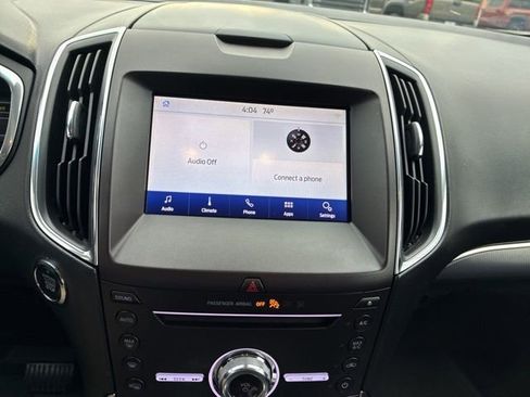 Used 2019 Ford Edge Titanium image 14