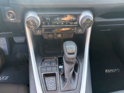 Used 2025 Toyota RAV4 XLE FWD image 16
