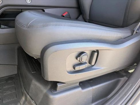 New 2026 Land Rover Defender 110 X-Dynamic SE image 4