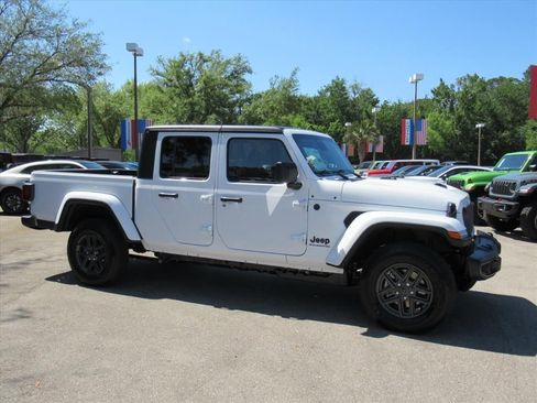 New 2026 Jeep Gladiator Sport AWD/4WD image 2