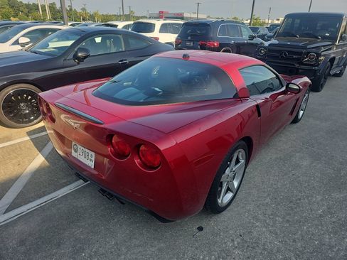 Used 2005 Chevrolet Corvette Coupe w/ Preferred Equipment Group RWD image 3