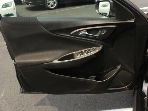 Used 2019 Chevrolet Malibu LT FWD image 12