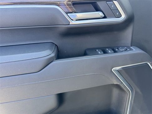 Used 2025 Chevrolet Silverado 1500 LT w/ LPO, Dark Essentials Package image 15