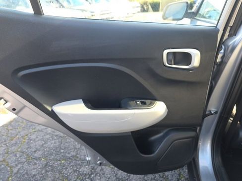 Used 2025 Hyundai Venue SEL image 26