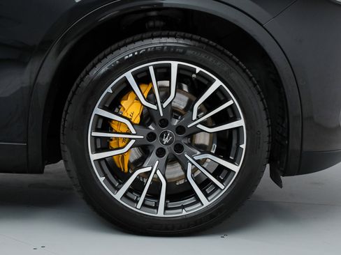 Certified 2023 Maserati Grecale GT image 26