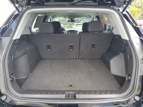 Used 2023 GMC Terrain SLE FWD image 10