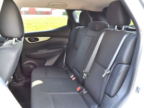 Used 2021 Nissan Rogue Sport S image 13