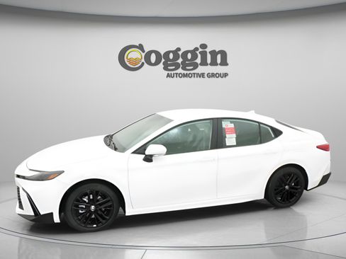 New 2026 Toyota Camry SE FWD image 3
