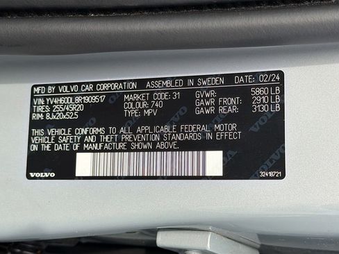 Used 2024 Volvo XC60 T8 Plus w/ Protection Package Premier AWD/4WD image 42