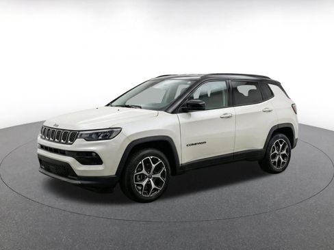Used 2025 Jeep Compass Limited AWD/4WD image 3