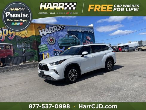 Used 2022 Toyota Highlander XLE image 1