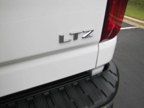 Used 2024 Chevrolet Silverado 2500 LTZ AWD/4WD image 32