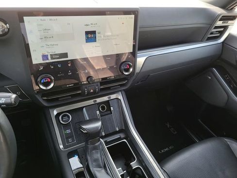 Used 2024 Lexus GX 550 w/ Accessory Package (2T) image 22