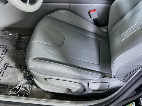 Used 2023 Hyundai Elantra SEL w/ Convenience Package FWD image 19
