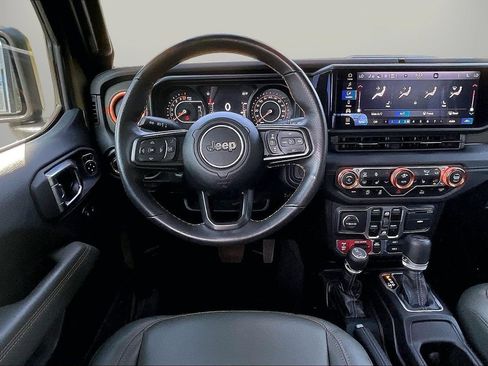Certified 2025 Jeep Gladiator Mojave w/ Convenience Group AWD/4WD image 11