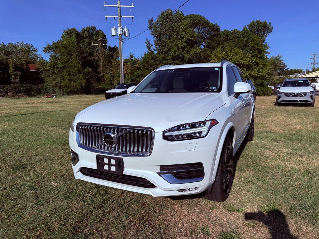 Used 2025 Volvo XC90 B5 Ultra w/ Lounge Package AWD/4WD image 4