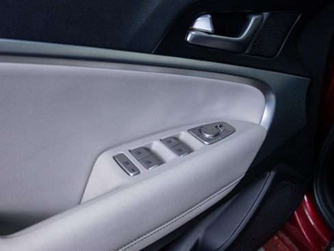 Used 2022 Genesis G70 2.0T image 17