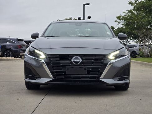 Used 2025 Nissan Altima 2.5 S FWD image 11