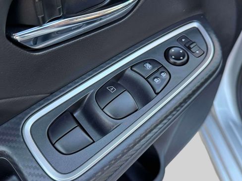 Certified 2025 Nissan Versa SR w/ Trunk Package image 17