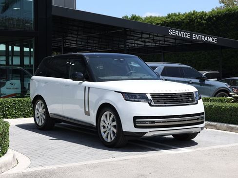 Used 2025 Land Rover Range Rover SE AWD/4WD image 2