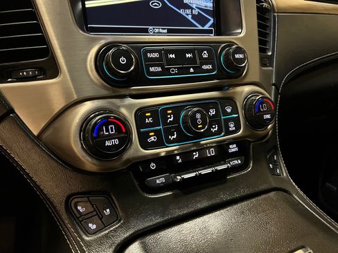 Used 2020 GMC Yukon XL Denali w/ Denali Premium Package RWD image 33
