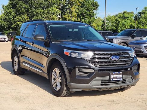 Used 2020 Ford Explorer XLT RWD image 3