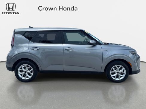 Used 2024 Kia Soul LX w/ Option Group 015 FWD image 5