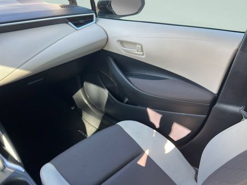 Used 2025 Toyota Corolla LE FWD image 12