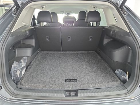 New 2026 Volkswagen Tiguan SE FWD image 12