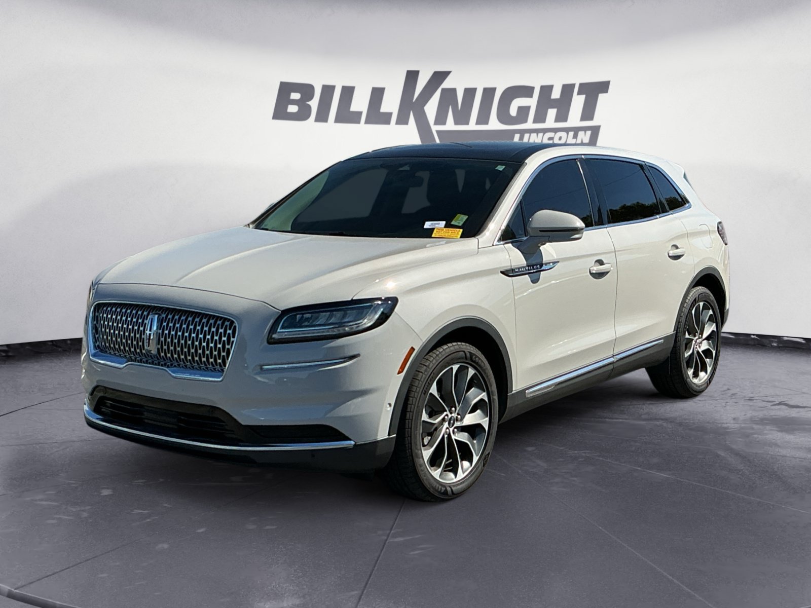 Used 2021 Lincoln Nautilus Reserve AWD/4WD image 2