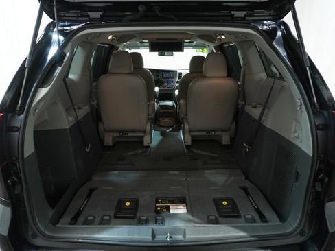 Used 2020 Toyota Sienna XLE Premium AWD/4WD image 6