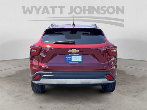 Used 2025 Chevrolet Trax LT FWD image 4